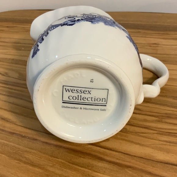 Blue Willow Style Creamer - Picture 6 of 16
